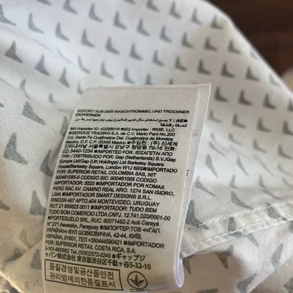 Tailored fit, button down. Nice structured fit. - Picture 5 of 5